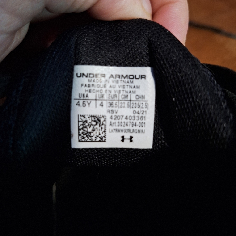 Boys Under Armor Sneakers